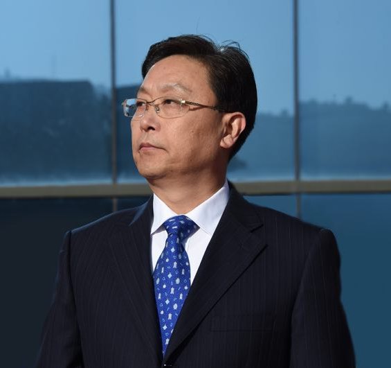 党委书记周富国主持2018级新生开学典礼。(摄影:郝晓东)